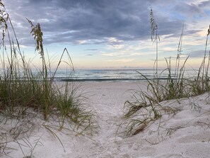 Am Strand, Liegestühle, Strandtücher