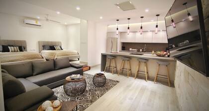 1st Luxury Warehouse