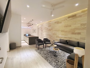 Apartamento | Área de estar | Smart TV 65 polegadas com canais digitais, TV, Netflix
