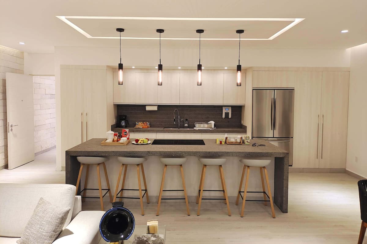 Appartamento | Cucina privata | Microonde, piano cottura, piastra, pentole/stoviglie/utensili