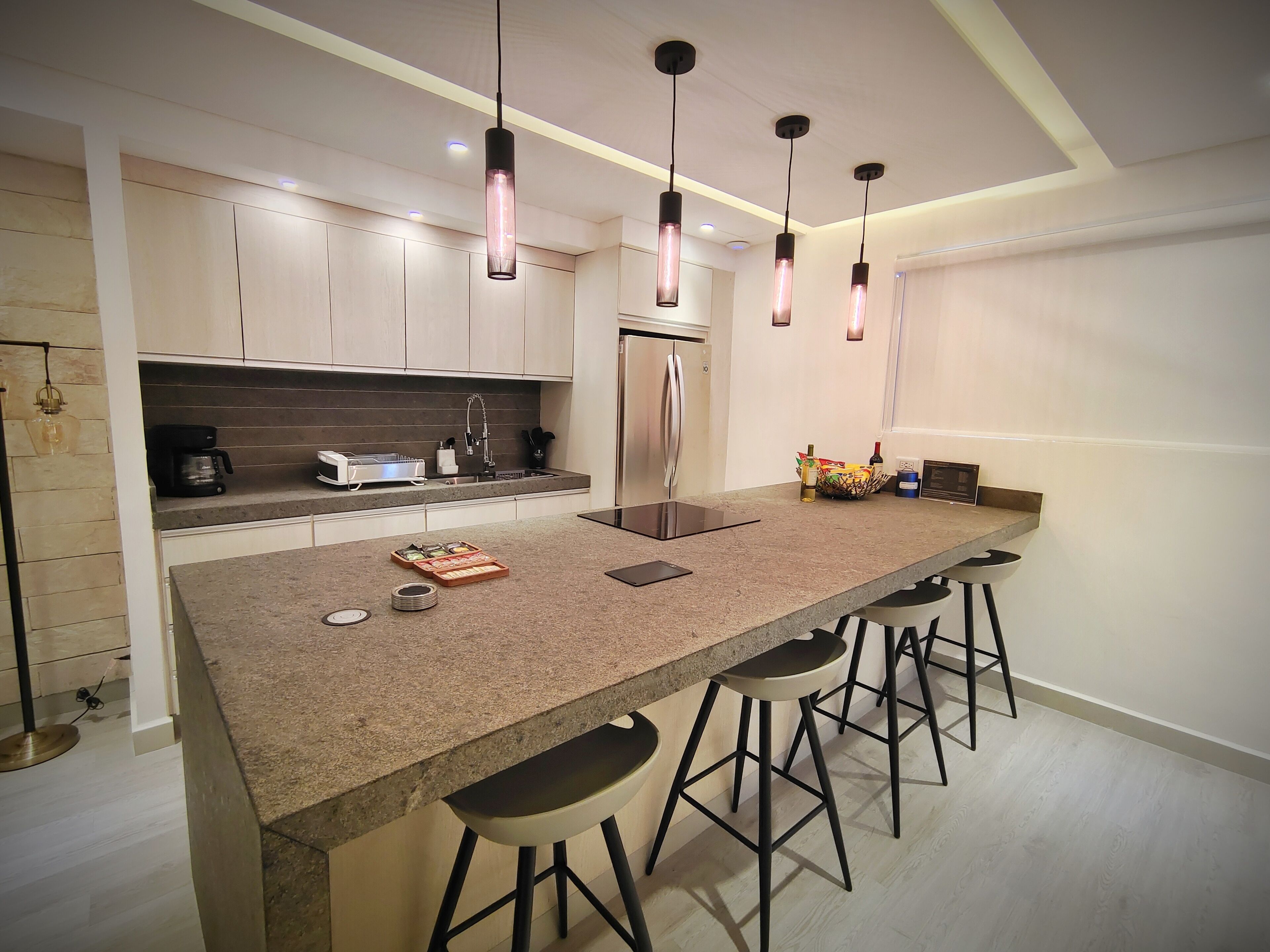 Departamento | Cocina privada | Microondas, parrilla de estufa y plancha de cocina 