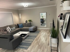 Living area - Two King Bedrooms + Separate Studio-Family/Groups (Fort Lauderdale)
