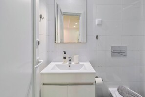 Hårføner og håndklær