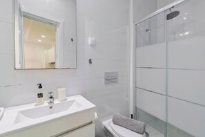 Hårføner og håndklær