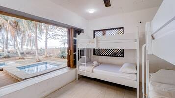 4 bedrooms, free Internet, bed sheets