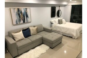 1 chambre, bureau, fer et planche à repasser, accès au Wi-Fi (inclus)
