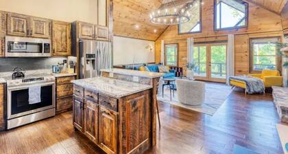 Relax in Style w/3 Master Suites, Game Rm, Hot Tub, Fire pit, Sauna & More!