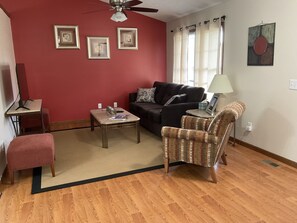 Smart TV - Great Home for Golfers - 5 minutes to Apple Valley Golf Course. (Howard)