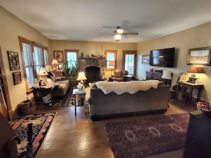 Smart TV, fireplace