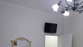 2 Schlafzimmer, Schreibtisch, Bügeleisen/Bügelbrett, kostenloses WLAN