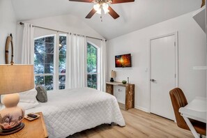 3 soverom, strykejern/-brett, reiseseng for barn og wi-fi