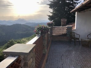 Terrace/patio - Home Holidays with terrace and beautiful panoramic view of the Apuan Alps (Crasciana)