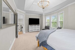 4 soverom, strykejern/-brett, reiseseng for barn og wi-fi (inkludert)