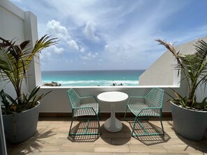 Property grounds - 3 bedroom penthouse on the beach. (Cancún)