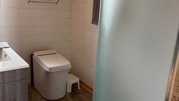 Dusche, Handtücher, Toilettenpapier