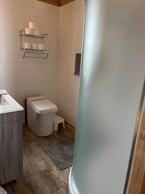 Dusche, Handtücher, Toilettenpapier