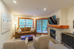 Téléviseur, foyer, lecteur de DVD