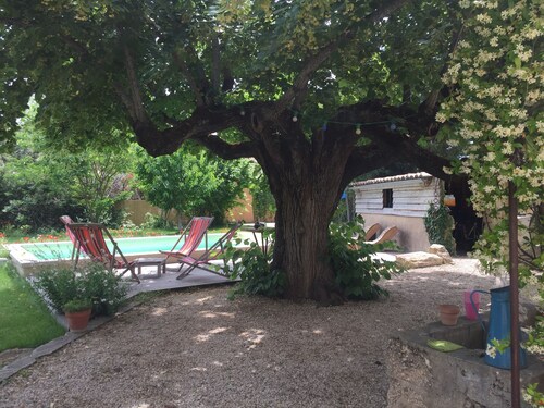 Mas provençal avec piscine  à 10 min d'un parc d'attraction