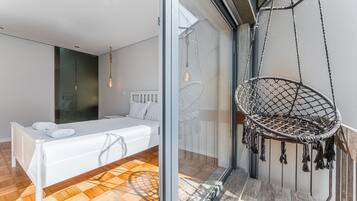 2 bedrooms, desk, iron/ironing board, Internet