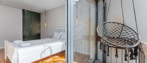 2 bedrooms, desk, iron/ironing board, Internet