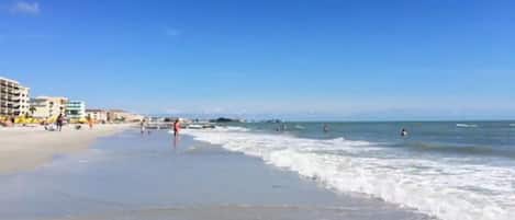 Beach nearby, sun-loungers, beach towels