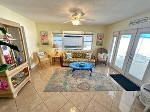 Smart TV, books - Paradise Found-Heated Pool-Hot Tub-Gulf Beach-EV charger-Quiet Home away fr Home (Seminole)