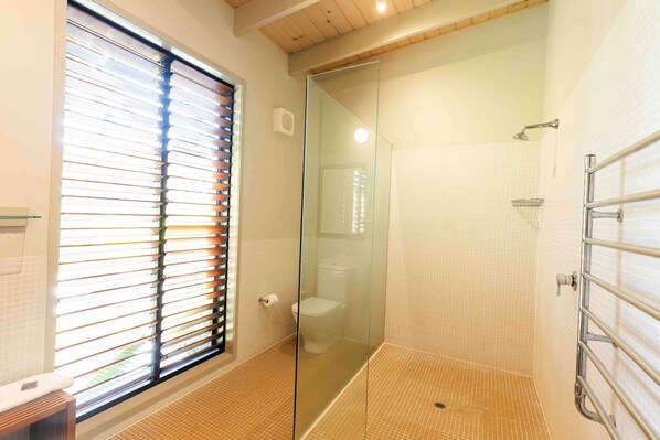 Hårføner og håndklær