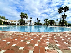 Indoor pool, outdoor pool