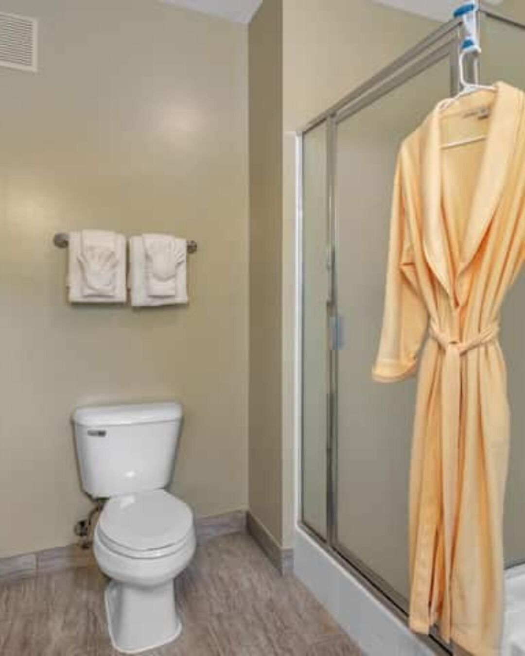 Water Country USA, Busch Gardens, Pools & Golf are all available attractions
