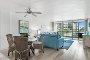 Interior - Upscale condo steps from gorgeous Vanderbilt beach (Naples)