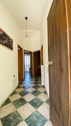 Interior - Detached cottage with sea view, 2 minutes from the beach - parking space. (Coccorino)