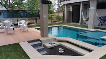 Piscine extérieure