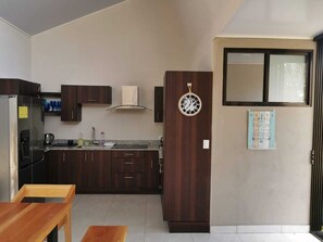 Fridge, microwave, oven, coffee/tea maker