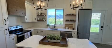 Refrigerador, microondas, horno y lavavajillas