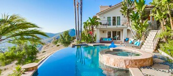 Private Villa with Infinity Pool and Game Room