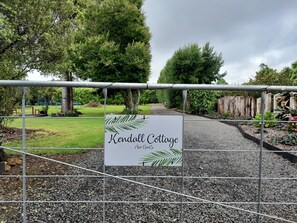 Property grounds - Perfect Getaway to the lovely Kendall Cottage Kerikeri (Kerikeri)