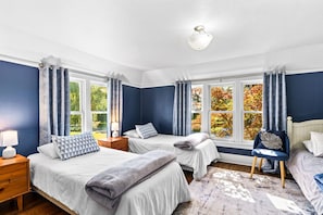 4 bedrooms, desk, free WiFi, bed sheets