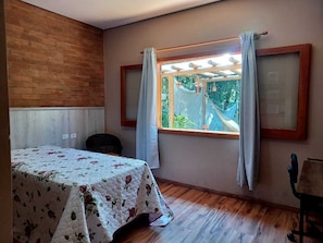 Traditional House, 2 Bedrooms, Ensuite, Valley View | 2 bedrooms, premium bedding, individually furnished, desk - Sopro da Serra (Gonçalves)