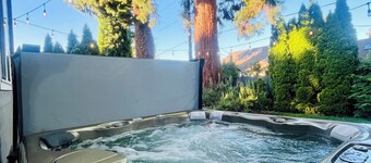 10 mins U of O, Autzen, airport HOT TUB, park, Quiet location! 