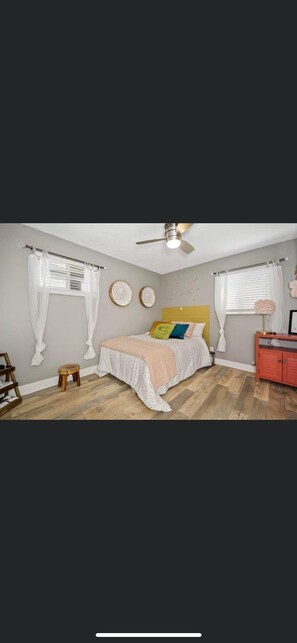 3 chambres, bureau, Wi-Fi gratuit, draps fournis