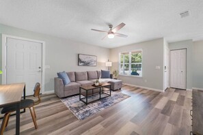 Una Smart TV, una oficina