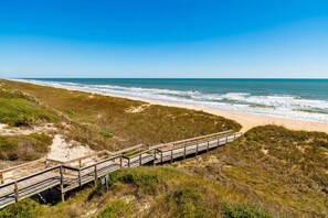 Beach nearby - NEW Modern Bungalow | Close to Downtown! | Fenced Yard | Pet Friendly! (St. Augustine)