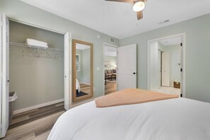 2 habitaciones, escritorio, tabla de planchar con plancha y wifi gratis