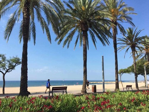Nuevo, con Grande Terraza, a 200 m de la Playa y 500m del Puerto y Centro