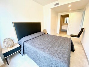 3 bedrooms, free WiFi - Nuevo, con Grande Terraza, a 200 m de la Playa y 500m del Puerto y Centro (Cambrils)