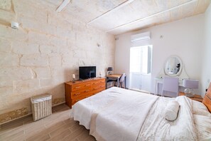 1 chambre, fer et planche Ă repasser, Wi-Fi, draps fournis