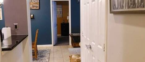 المنشأة من الداخل