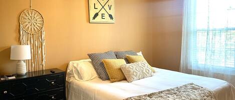 2 bedrooms, desk, iron/ironing board, free WiFi