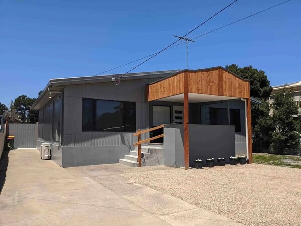Exterior - Summer fun. Pet friendly. Kid friendly. Family friendly. (Cowes)