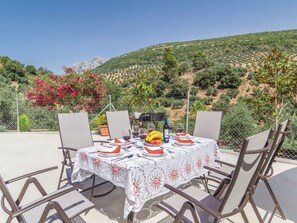 Outdoor dining - Wonderful private villa for 6 people with private pool, A/C, WIFI, TV, patio and pets allowed (Rute)